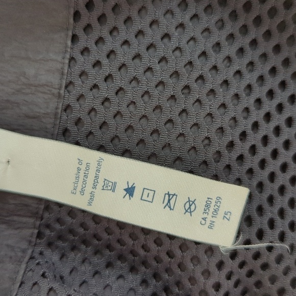 Lululemon Hooded Windbreaker Jacket Black 4 athletic outdoors sporty gym workout - Picture 10 of 10